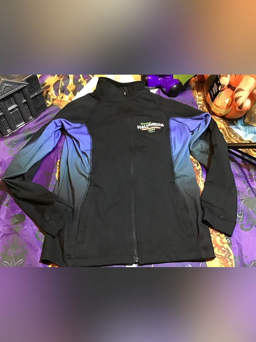 Disneyland halloween half marathon weekend 2024 jacket size XS